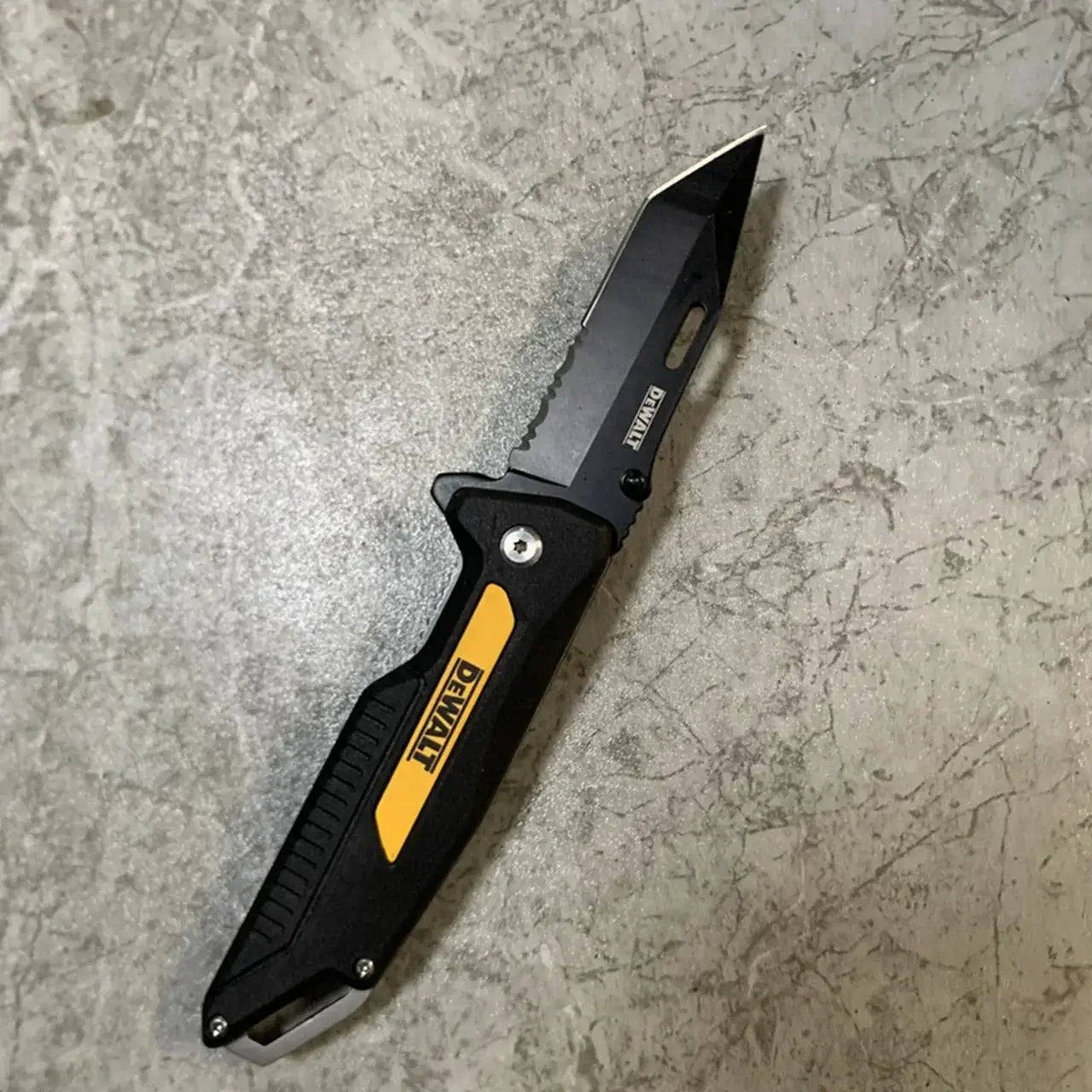 DWHT10910 Folding Utility Knife Compact Durable Tool Design