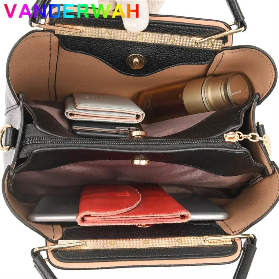 Luxe Leather Kangaroo Pendant Designer Handbag Elegant
