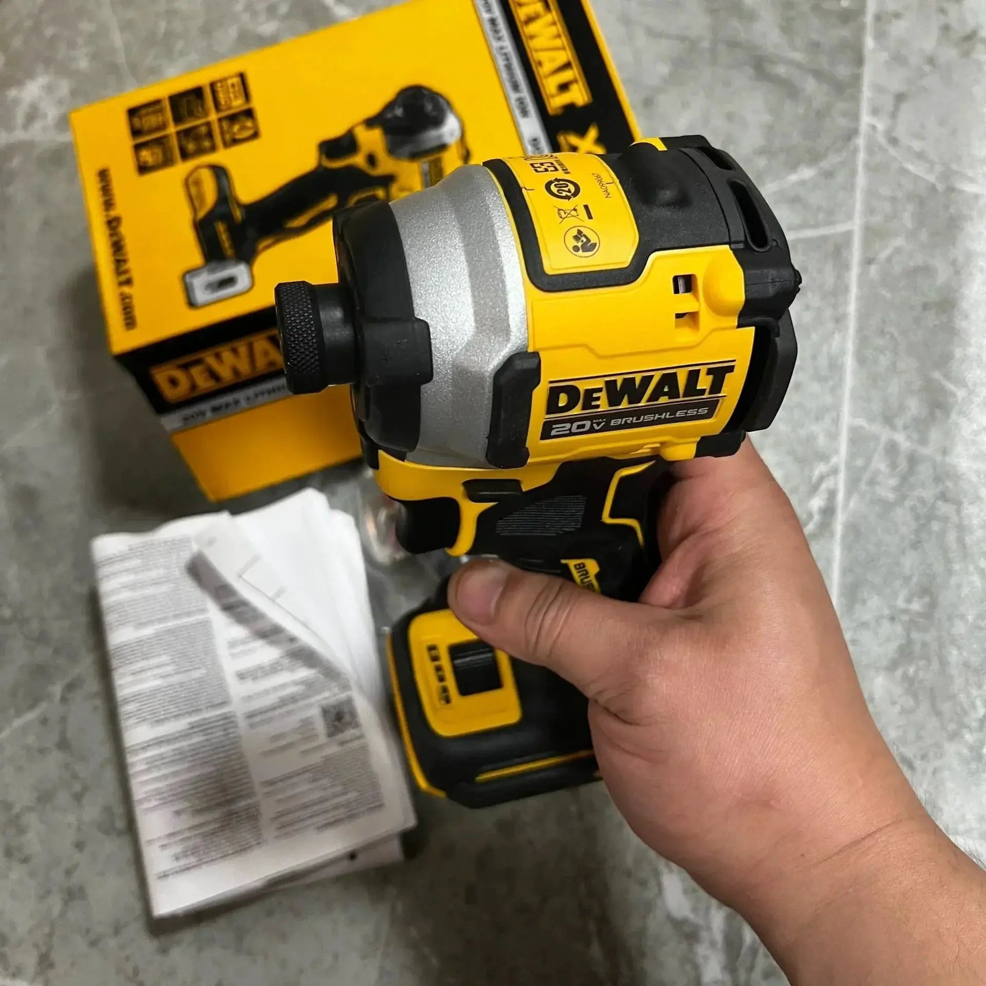 DCF850 Quarter Inch Brushless Cordless Impact Driver Compact