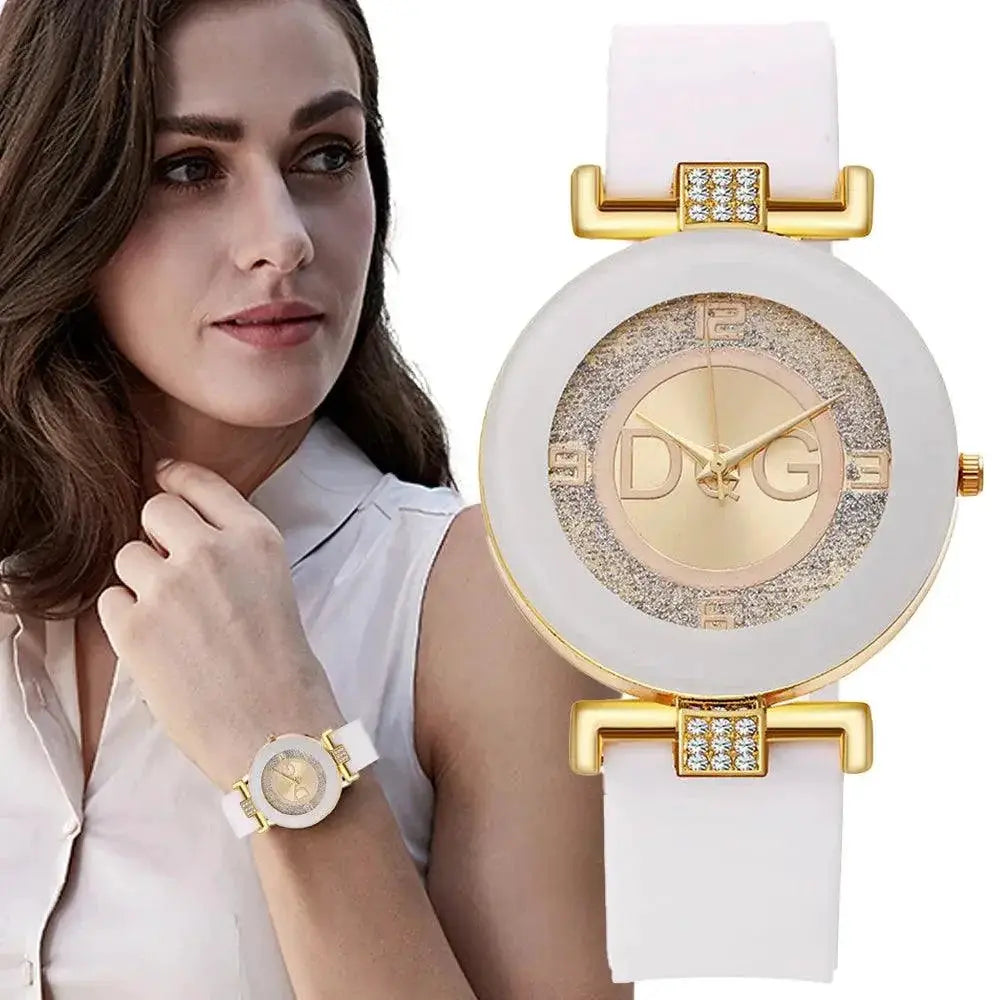 Sleek Black Quartz Watch Unisex Silicone Timepiece