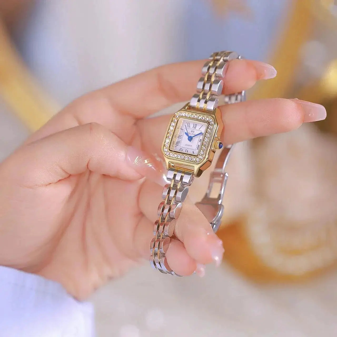 Luxurious Gold Bracelet Watch Elegant Waterproof Timepiece