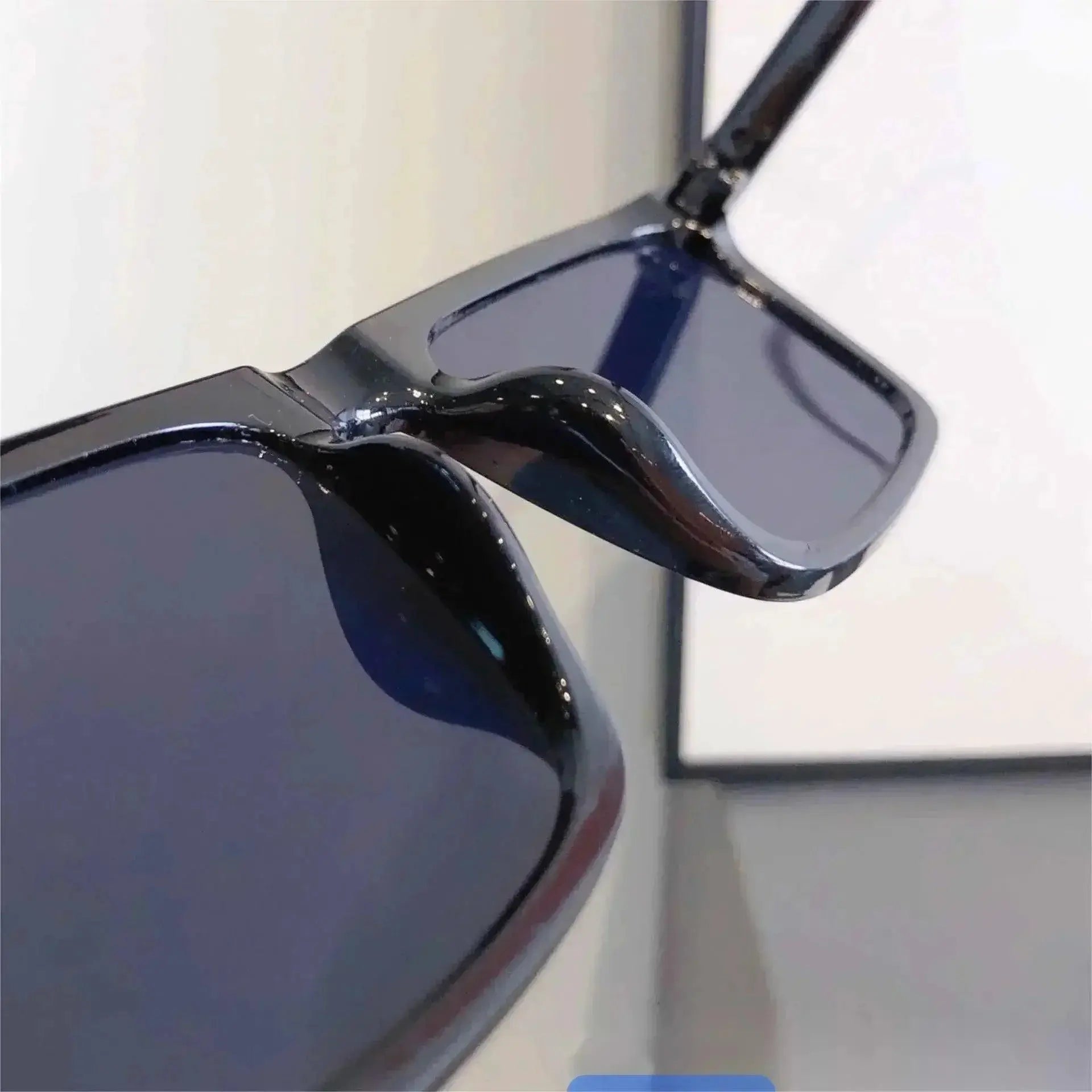 Men's Retro Square Windproof Sunglasses UV Protection