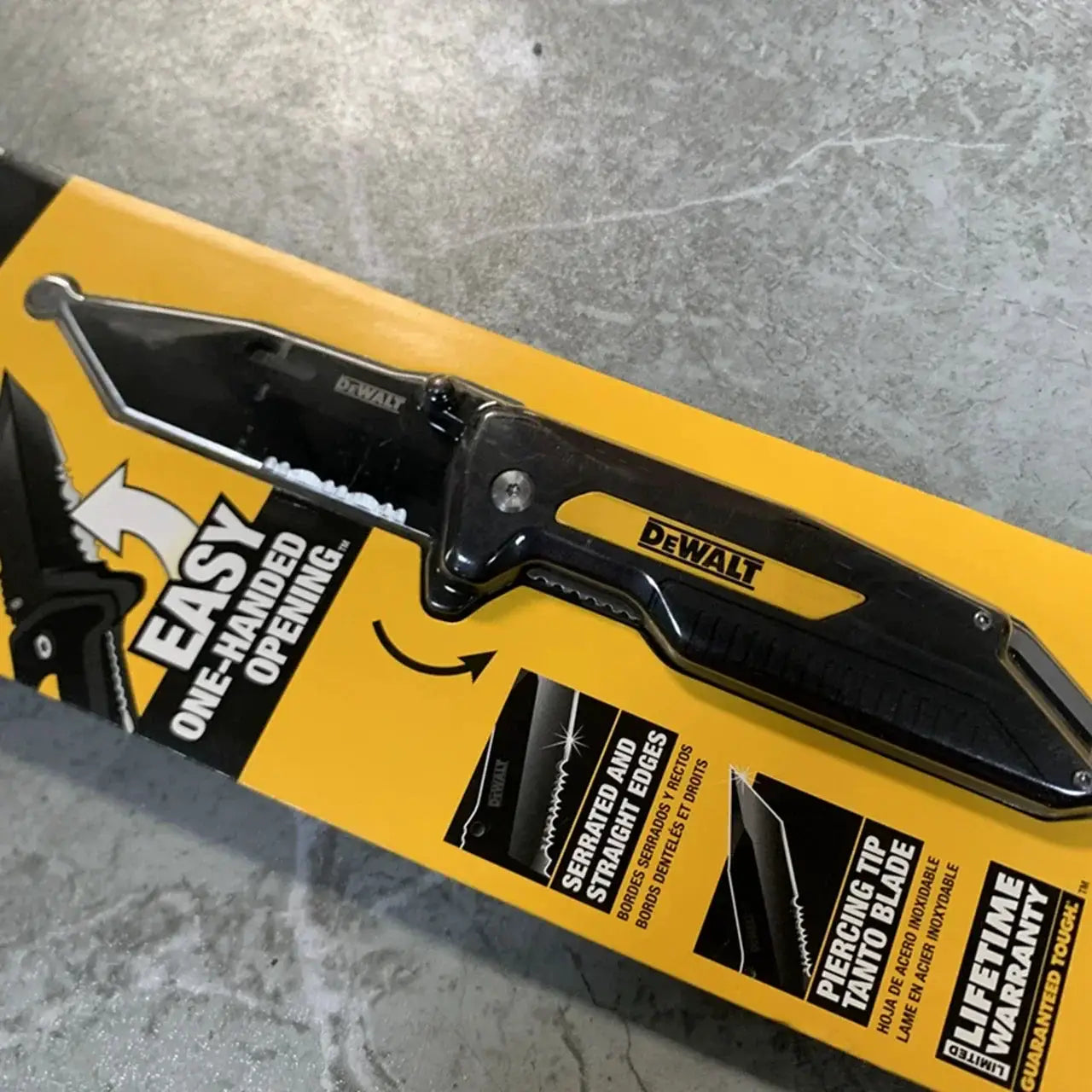 DWHT10910 Folding Utility Knife Compact Durable Tool Design