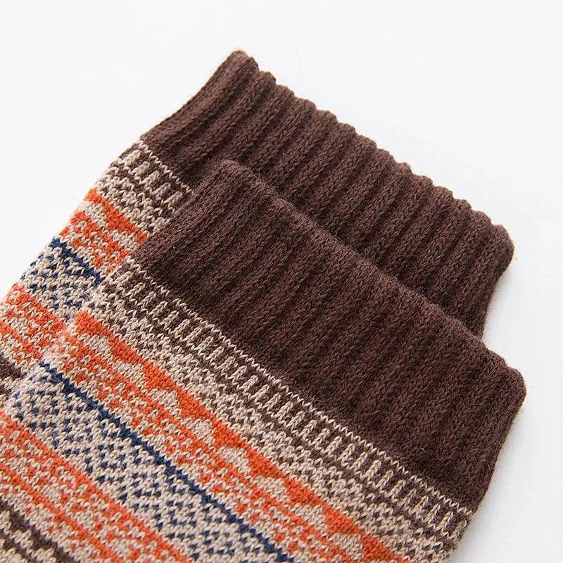 Cozy Retro Sheep Wool Mens Socks For Trendy Winter Warmth