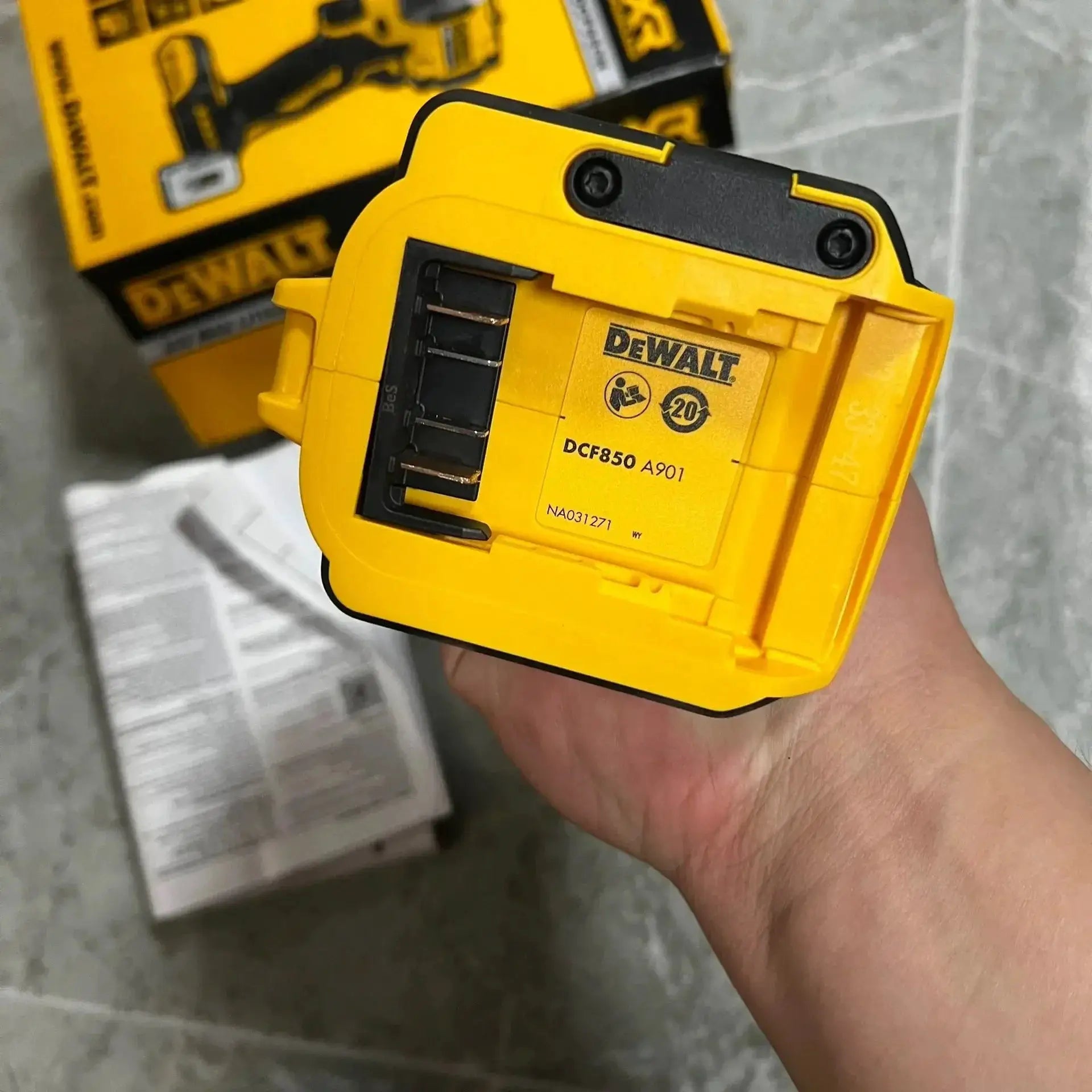 DCF850 Quarter Inch Brushless Cordless Impact Driver Compact