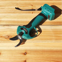 Effortless Pruning Shears for Gardeners