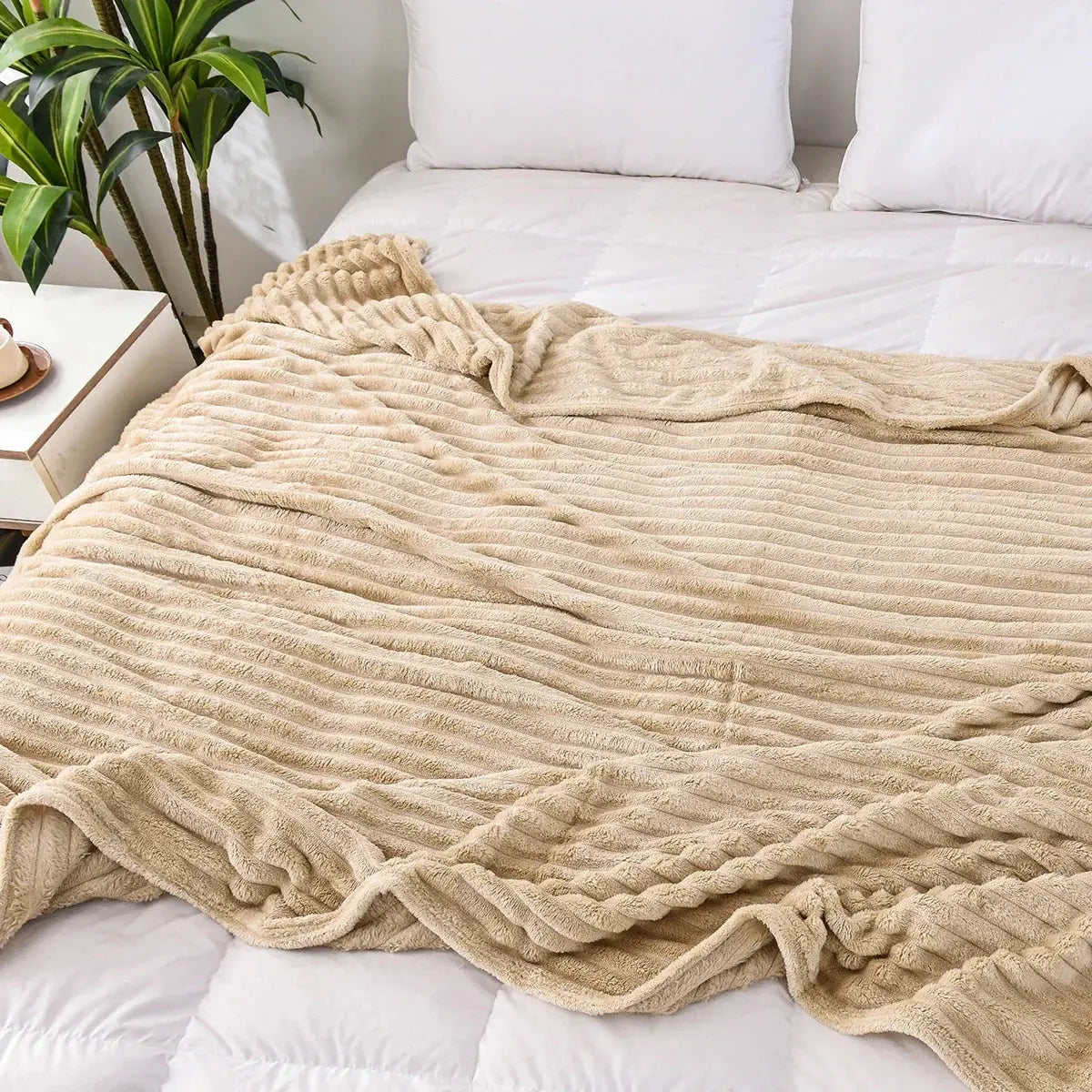 Solid Color Flannel Throw Blanket for Travel Soft Warm