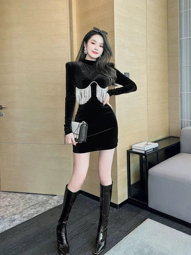 Elegant Black Velvet Sheath Dress For Fall Fashionistas