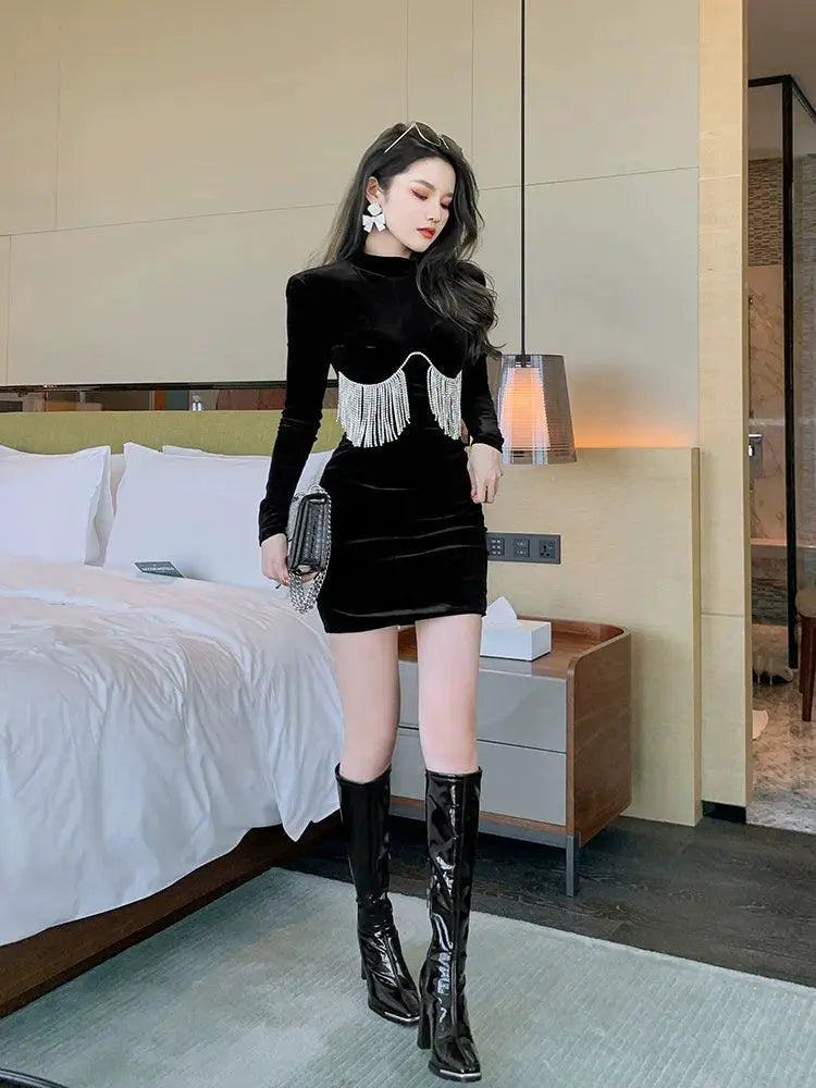 Elegant Black Velvet Sheath Dress For Fall Fashionistas