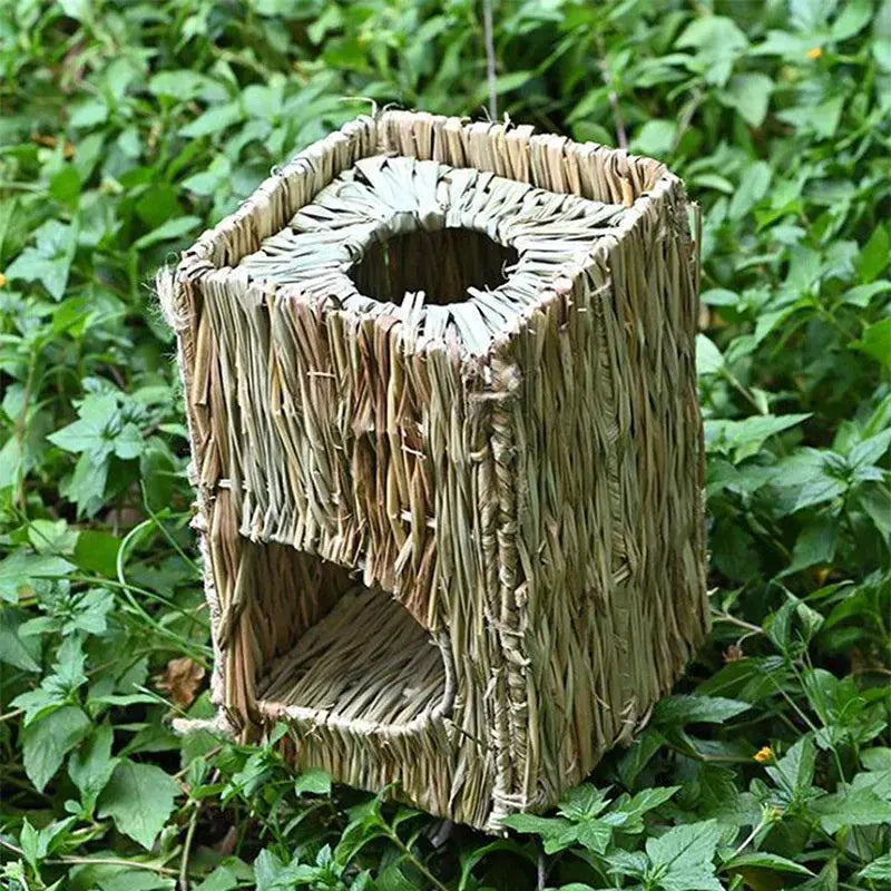 Foldable Woven Grass Rabbit Cage Bed Natural Habitat Toy