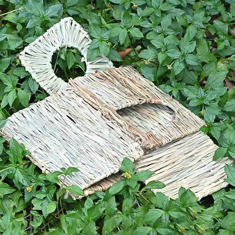 Foldable Woven Grass Rabbit Cage Bed Natural Habitat Toy