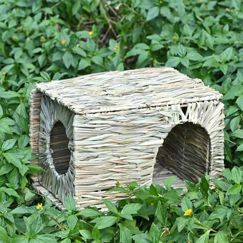 Foldable Woven Grass Rabbit Cage Bed Natural Habitat Toy