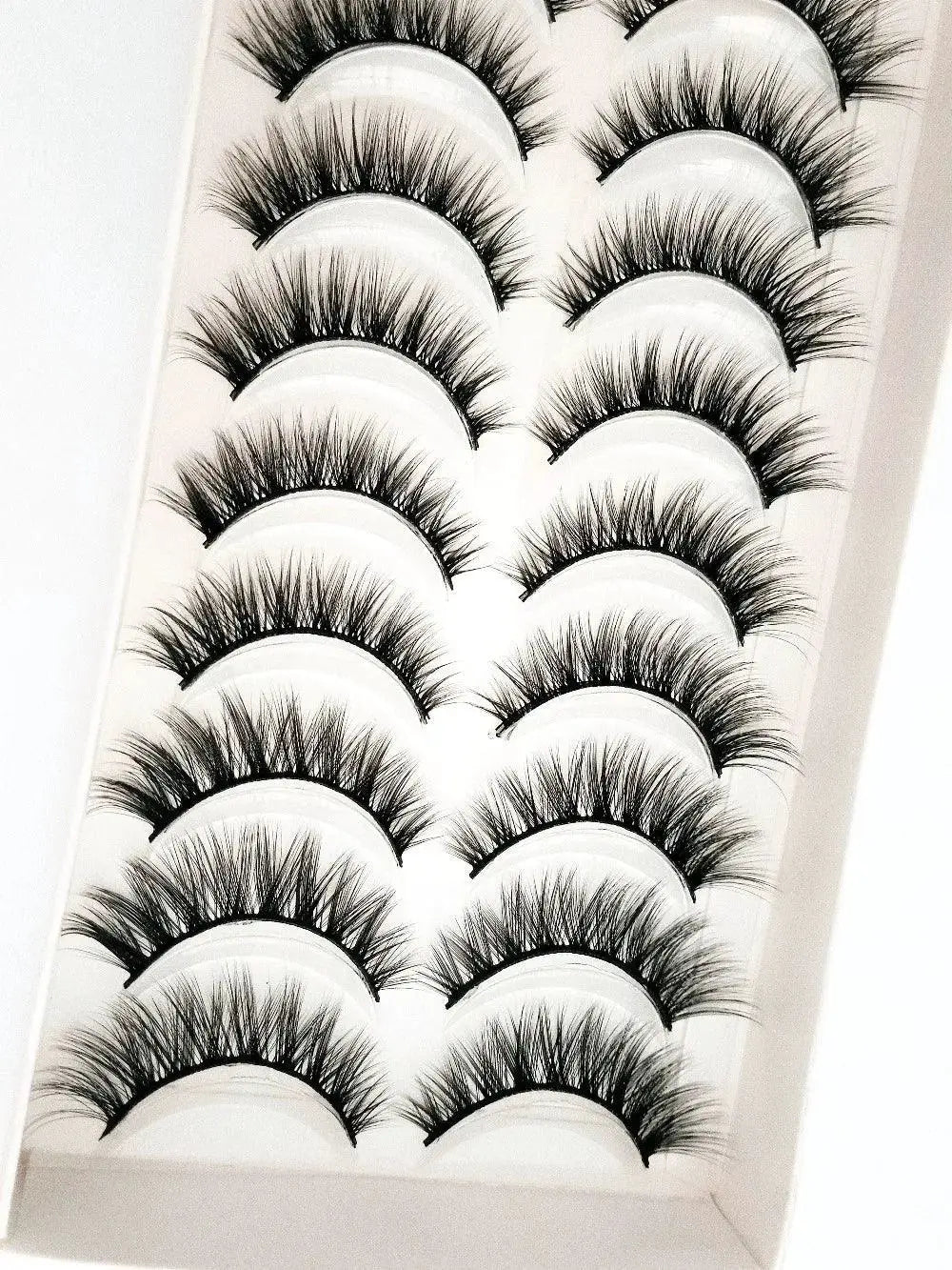 Gorgeous Handmade Synthetic False Eyelashes for Bold Eyes