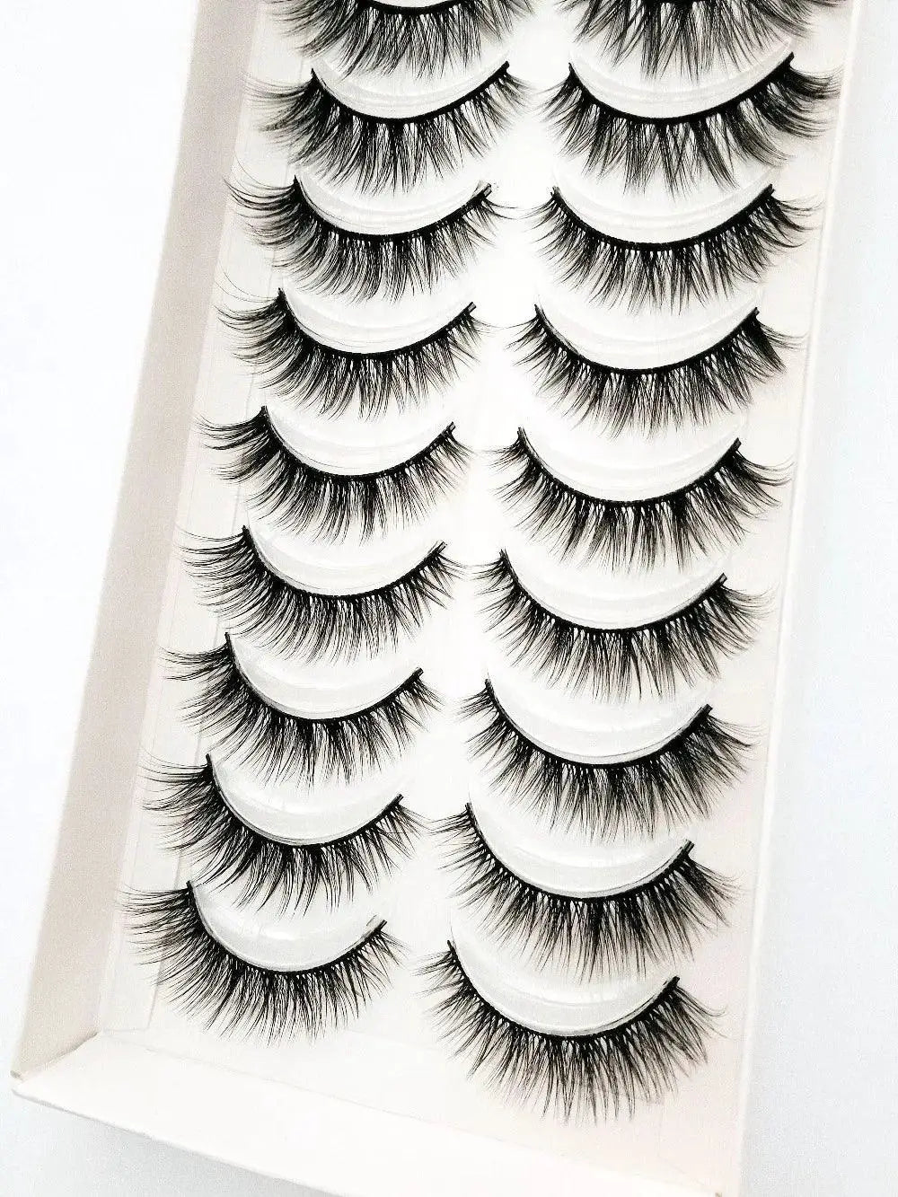 Gorgeous Handmade Synthetic False Eyelashes for Bold Eyes