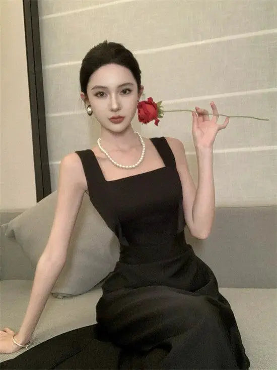 Luxurious Black Dress For Elegant Event Wear Style