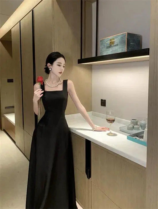 Luxurious Black Dress For Elegant Event Wear Style