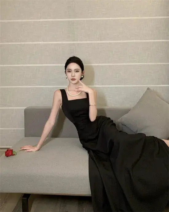 Luxurious Black Dress For Elegant Event Wear Style