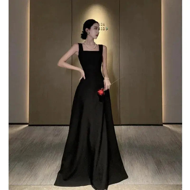 Luxurious Black Dress For Elegant Event Wear Style