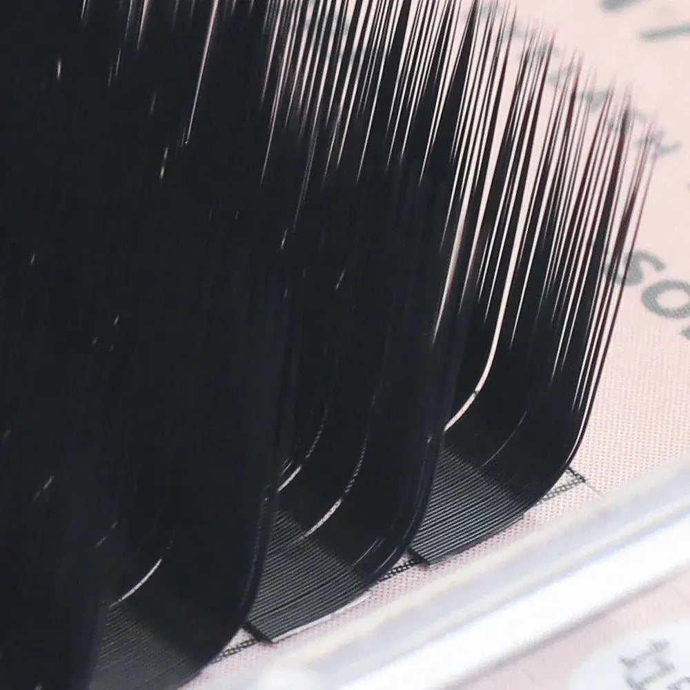 Luxurious Matte Black Eyelash Extensions For Professionals
