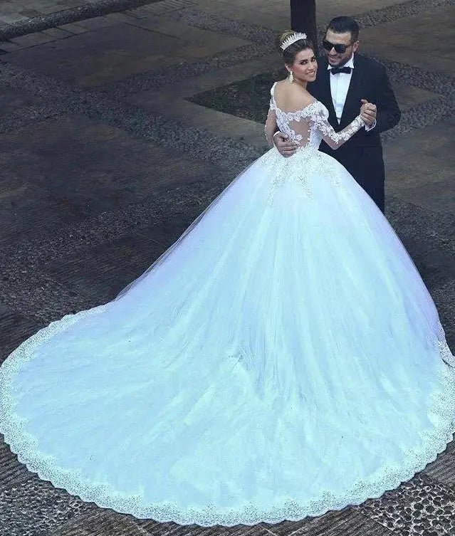 Luxury Vintage Lace Wedding Dress With Long Sleeves Ball Gown Timeless Elegance