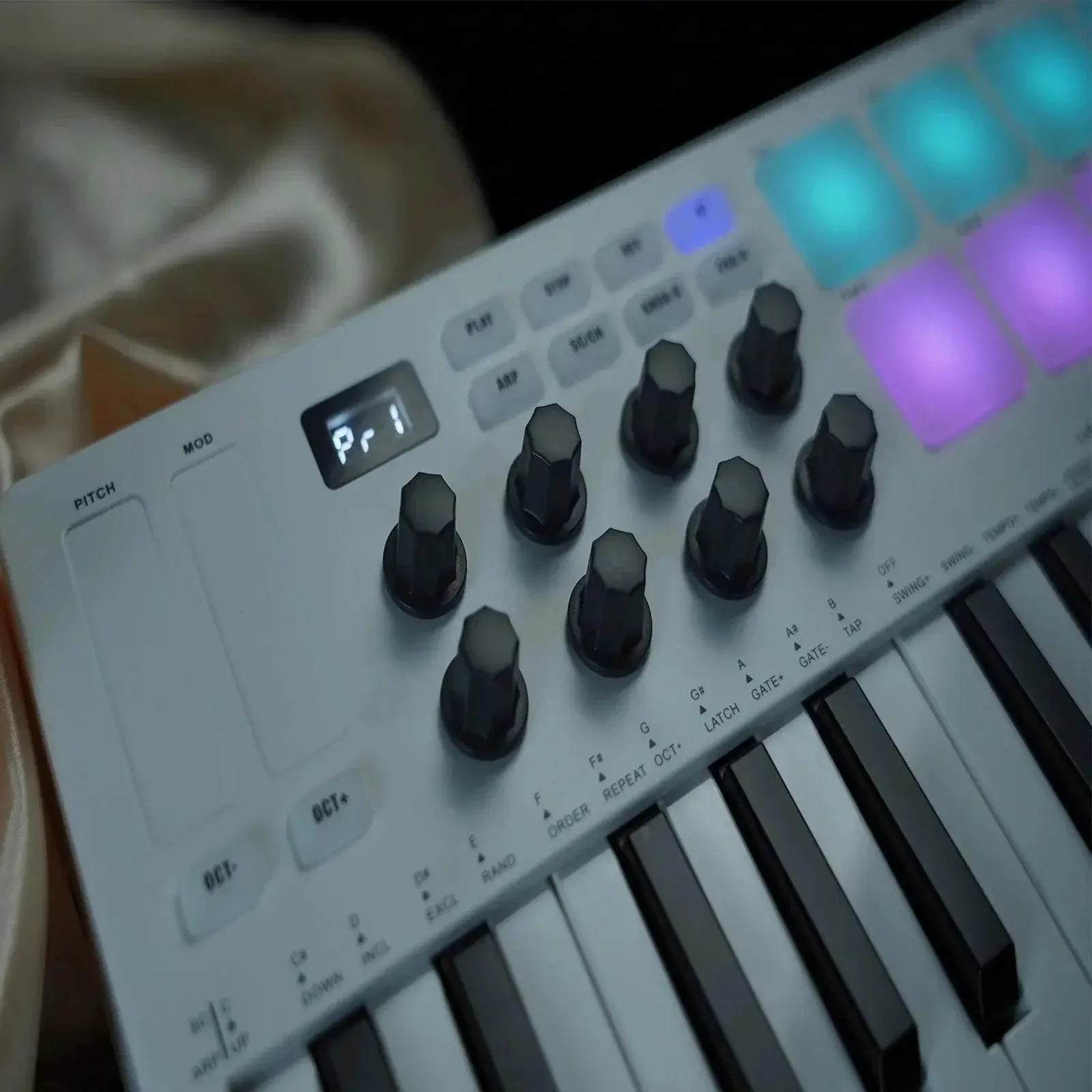 MVAVE USB MIDI Keyboard Controller 25 Keys 8 Drum Pads