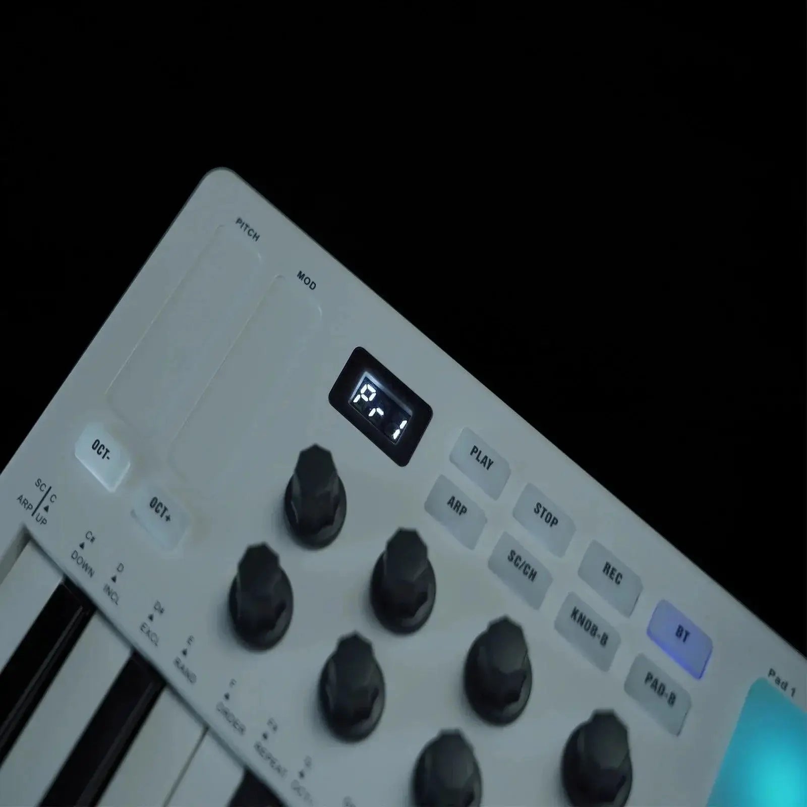 MVAVE USB MIDI Keyboard Controller 25 Keys 8 Drum Pads