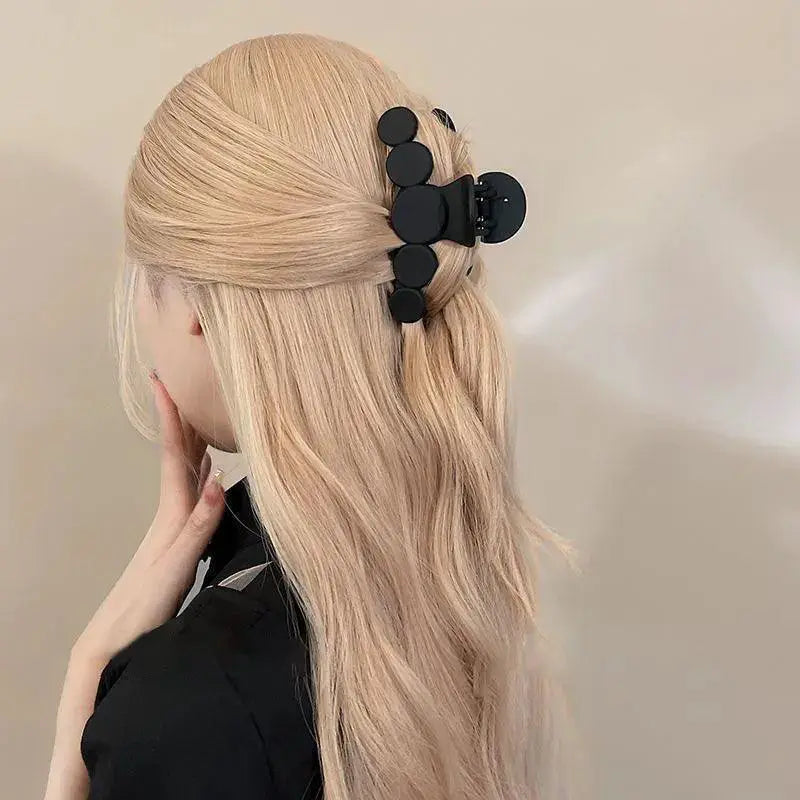 Elegant Black Hair Clip with Korean Letter Detail Design