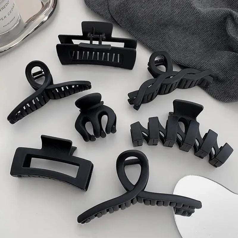 Elegant Black Hair Clip with Korean Letter Detail Design