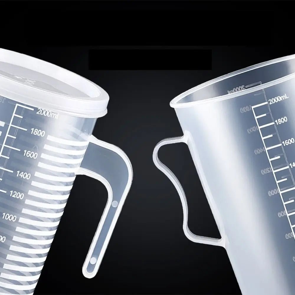 Plastic Graduated Measuring Cup Large Capacity Beaker With Lid Transparent Grade