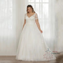 Flattering Lace Wedding Dress for Brides