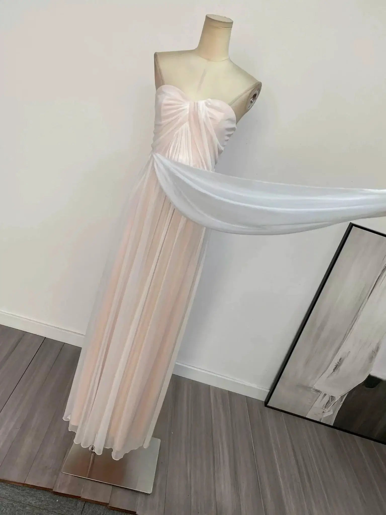 Soft Off Shoulder Wedding Dress Retro Elegance And Charm