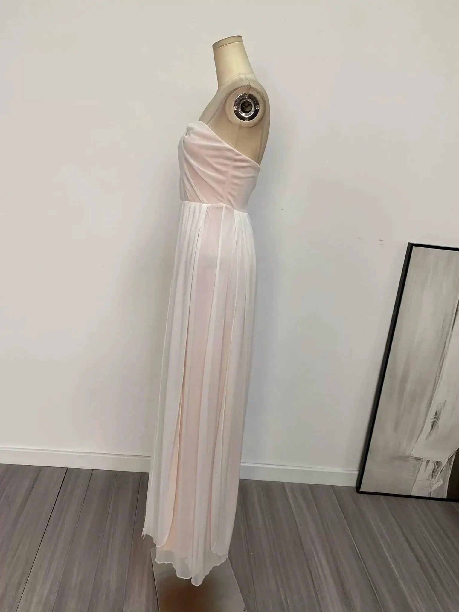 Soft Off Shoulder Wedding Dress Retro Elegance And Charm