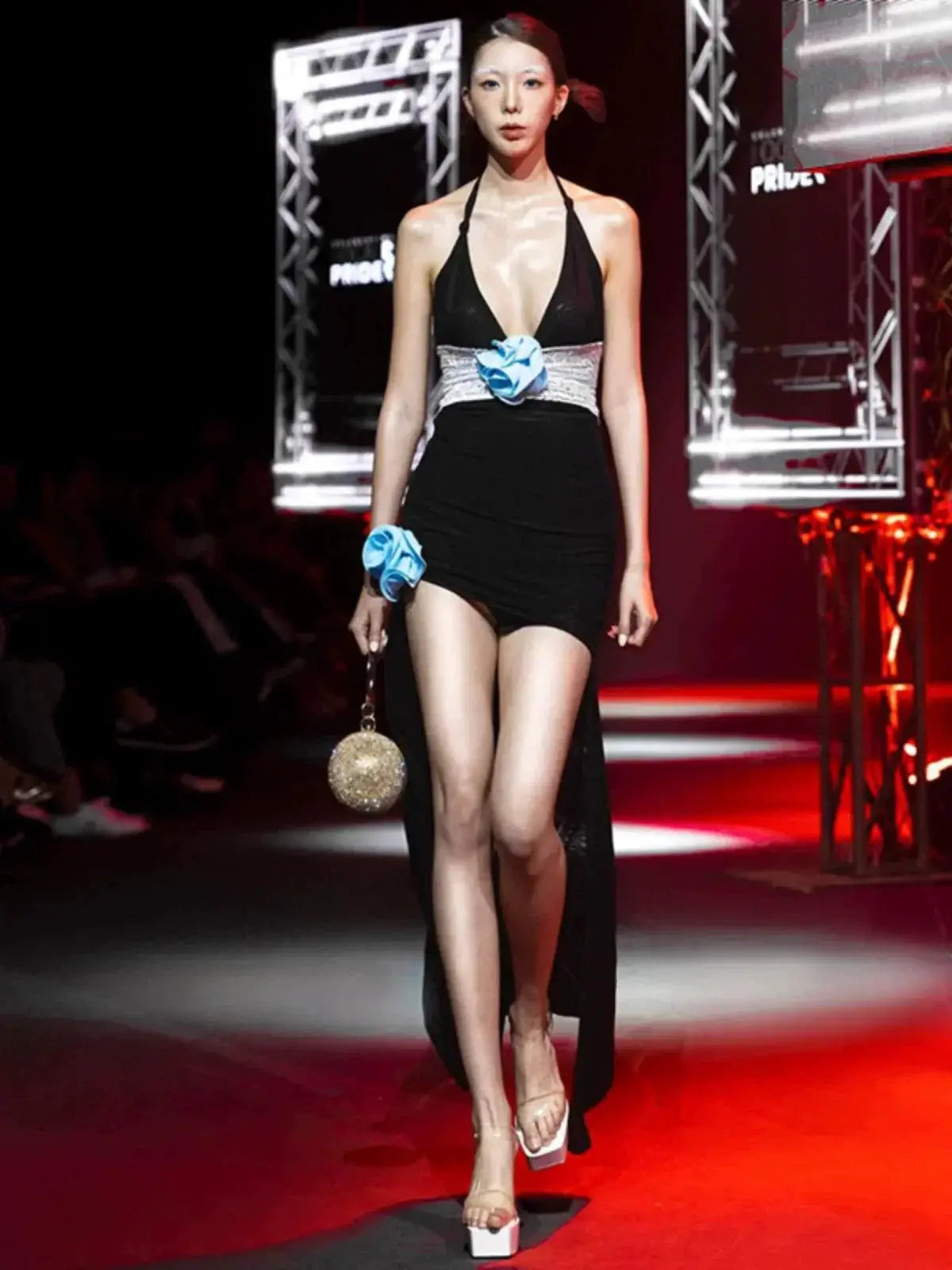 Spring Lace Halterneck Dress Elegant And Sophisticated