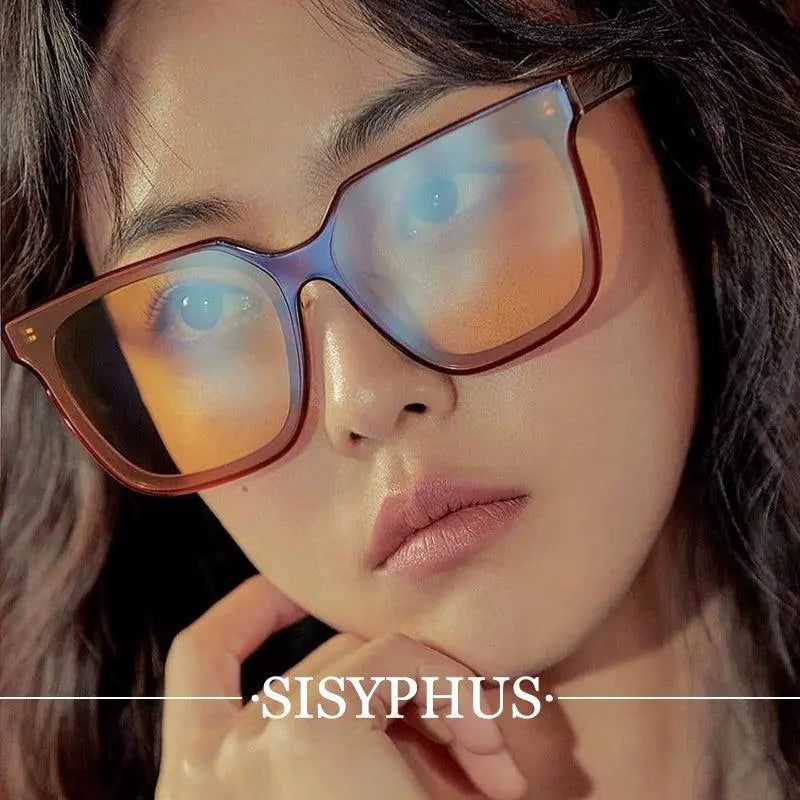 Stylish Women's Retro Black Sunglasses With UV Protection