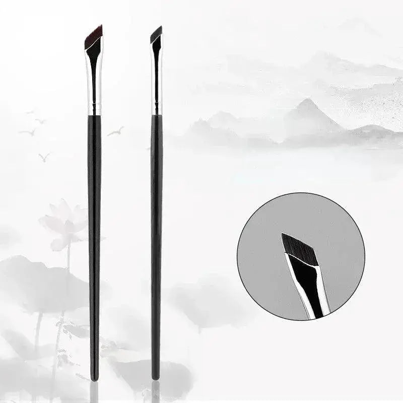 Ultra Precision Makeup Brush For Eyeliner And Eyebrow