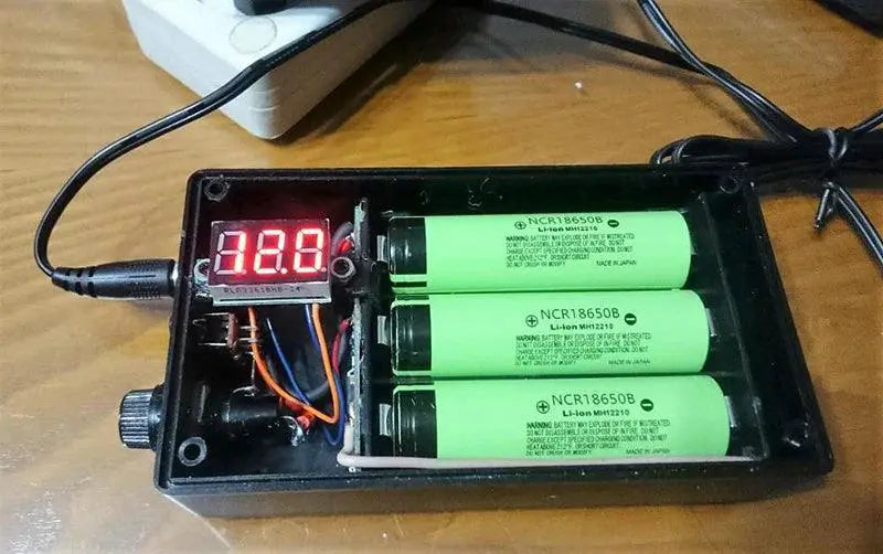Versatile 18650 Battery Holder Cases for DIY Power Solutions